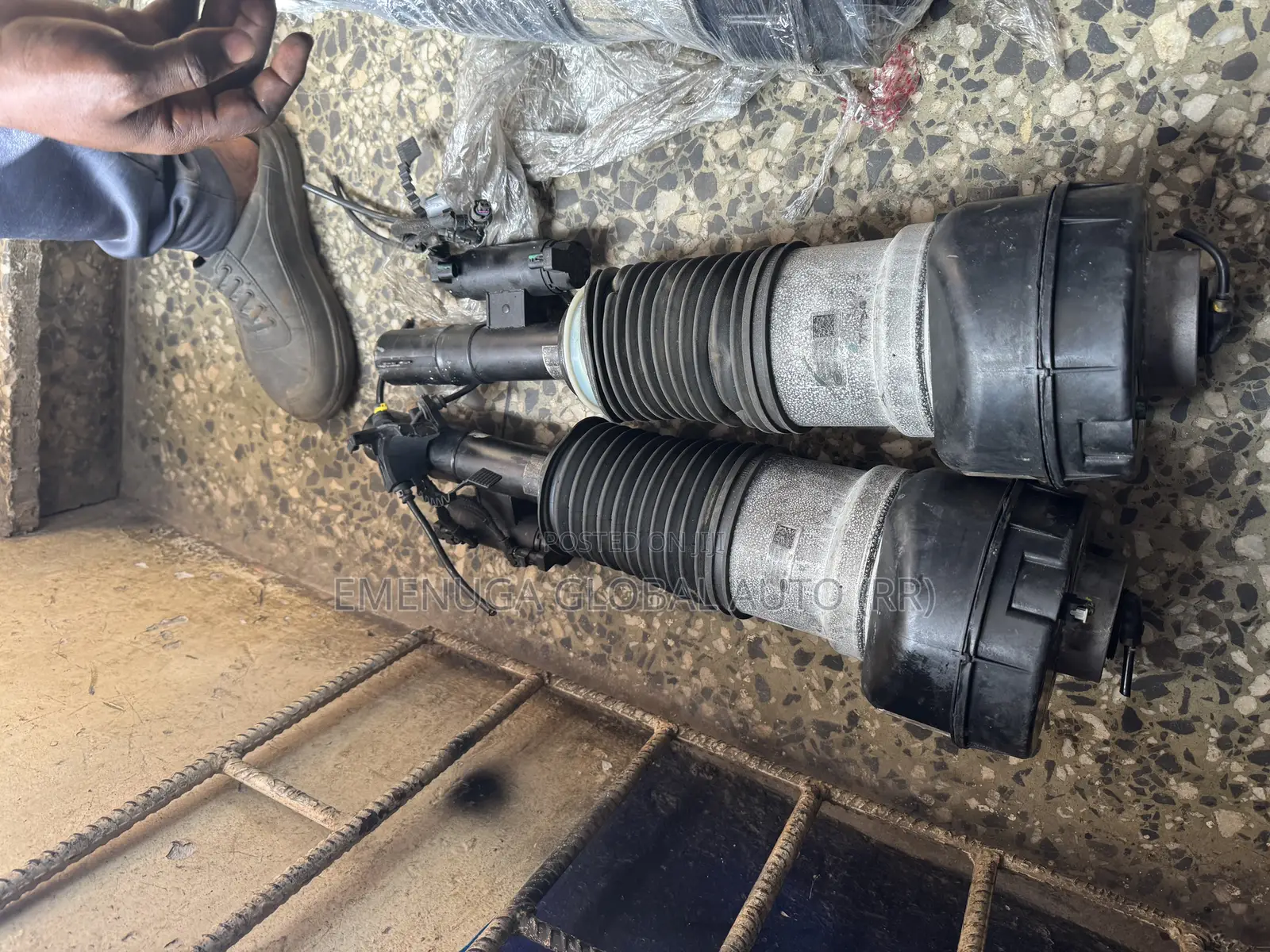 Range Rover Front Shock 2024, 2025