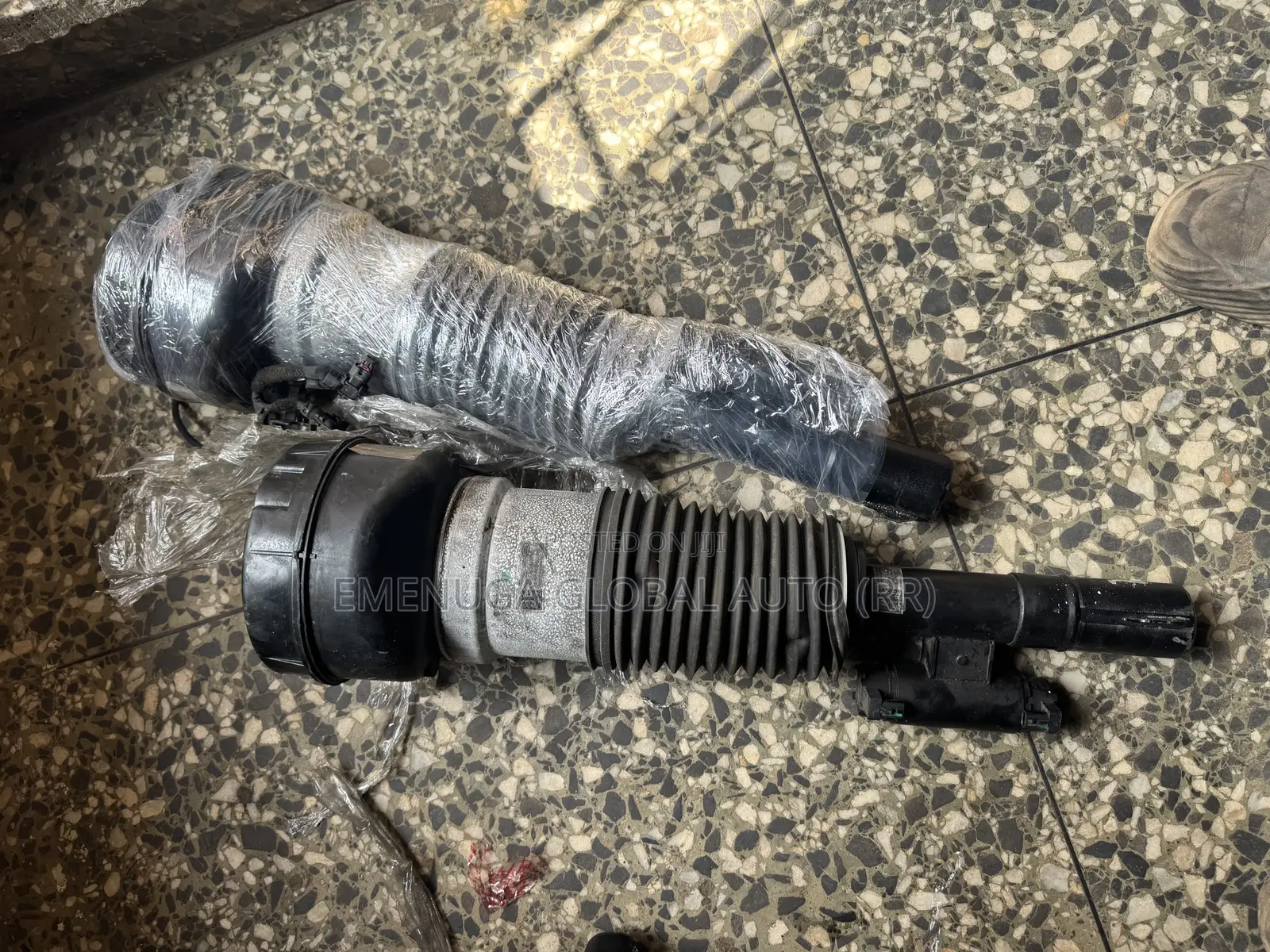 Range Rover Front Shock 2024, 2025