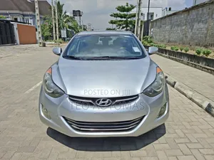 Hyundai Elantra Limited Sedan FWD (1.8L 4cyl 6A) 2013 Silver