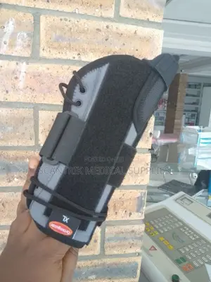 Wrist and Thumb Splint for Rehabilitation