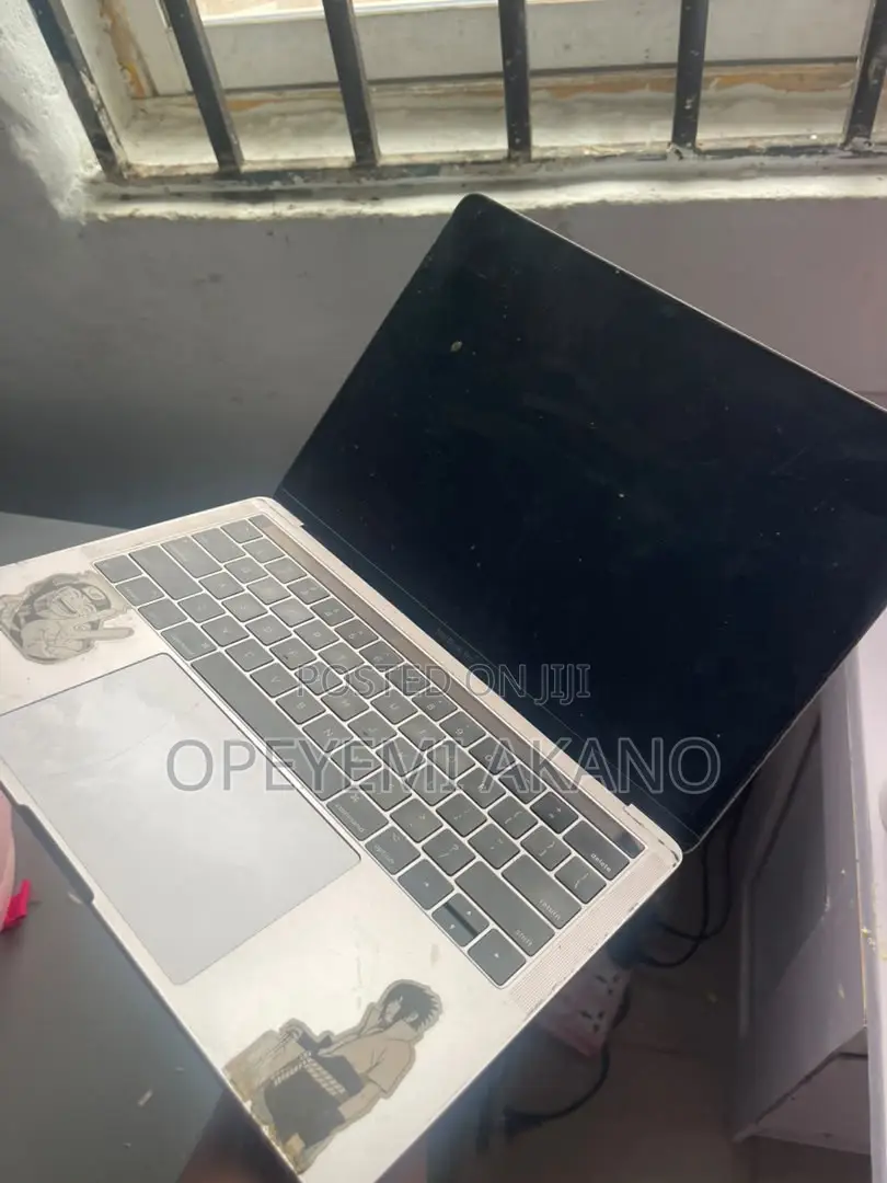 Laptop Apple MacBook Pro 2017 8GB Intel Core i5 SSD 512GB