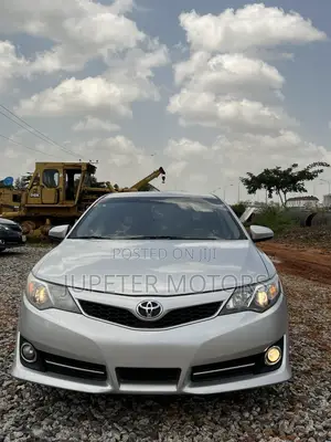 Toyota Camry SE 4dr Sedan (2.5L 4cyl 6A) 2014 Silver