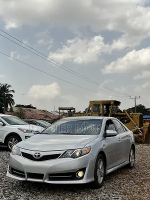 Toyota Camry SE 4dr Sedan (2.5L 4cyl 6A) 2014 Silver