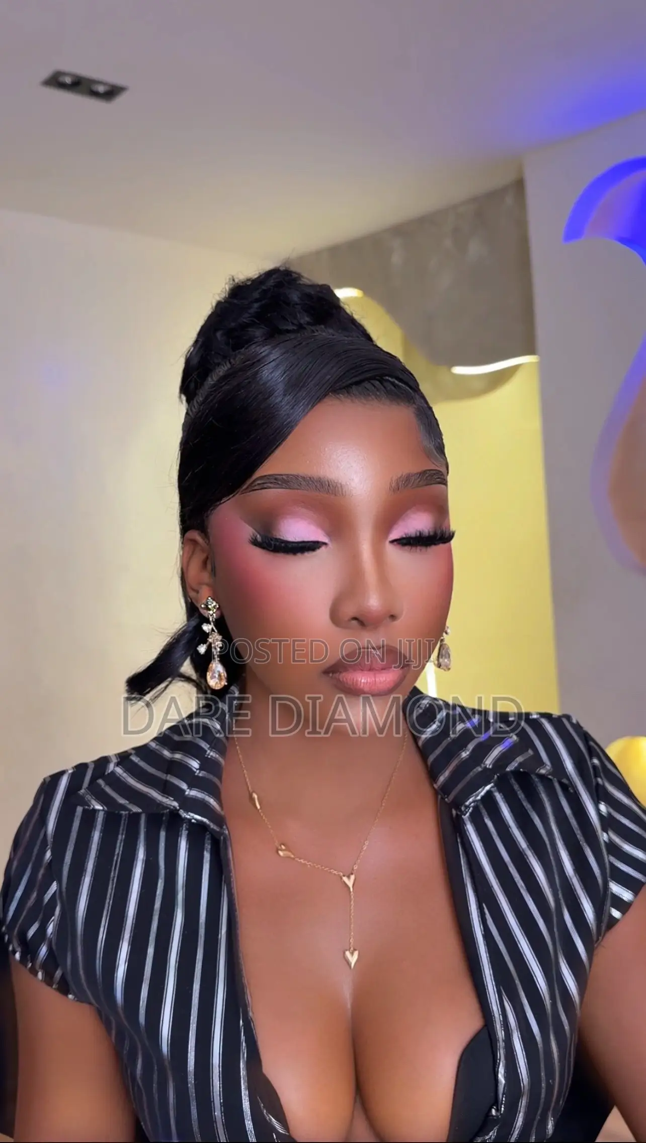 Make Up Artist
