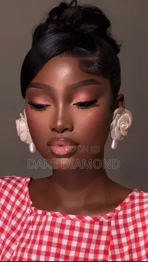 Make Up Artist