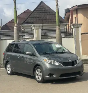Toyota Sienna LE 7 Passenger 2012 Green