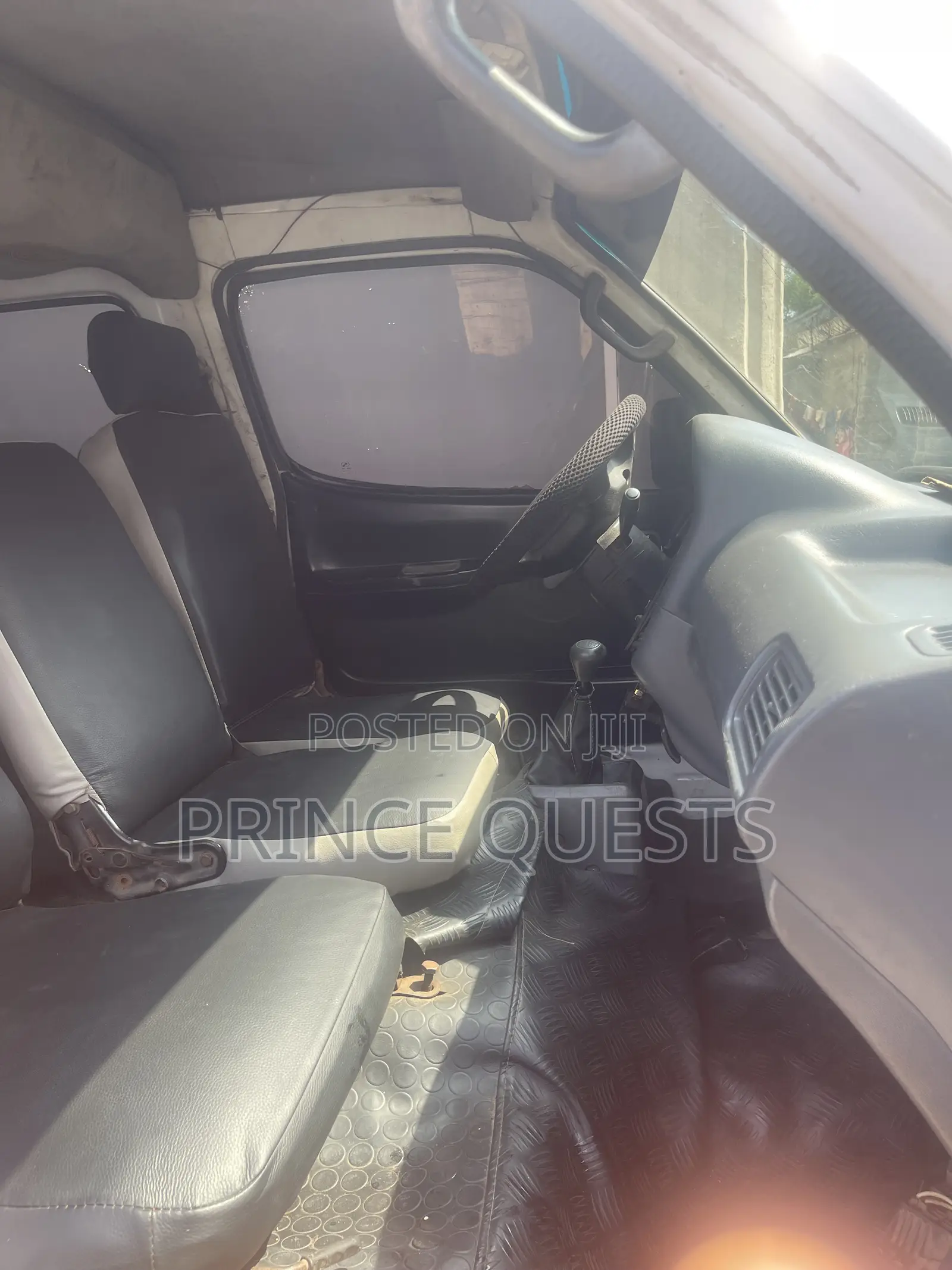 Toyota HiAce 2005 White
