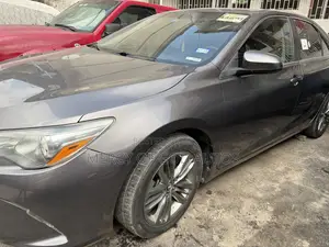 Toyota Camry SE 4dr Sedan (2.5L 4cyl 6A) 2017 Gray