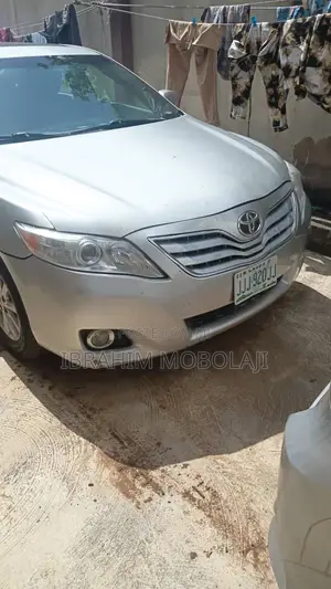 Toyota Camry XLE 4dr Sedan (2.5L 4cyl 6A) 2012 Silver