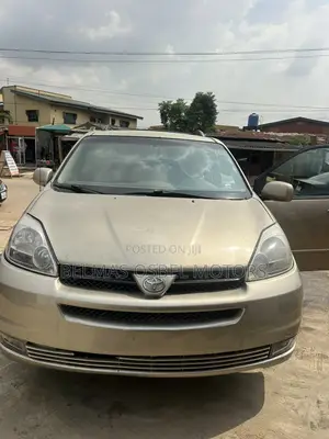 Toyota Sienna LE AWD 2005 Gold