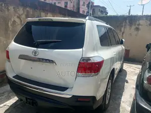 Toyota Highlander 3.5L 4WD 2013 White