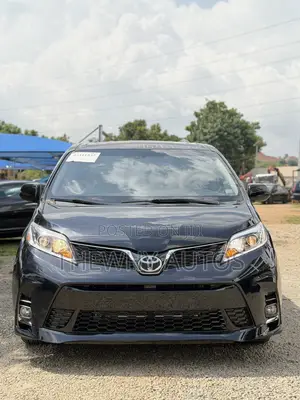 Toyota Sienna XLE 7 Passenger (3.5L 6cyl 6A) 2016 Black