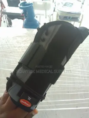 Hand Support Brace With Thumb Stabilization