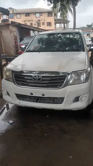 Toyota Hilux 2015 White