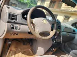 Toyota Sienna 2006 Silver