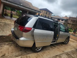 Toyota Sienna 2006 Silver