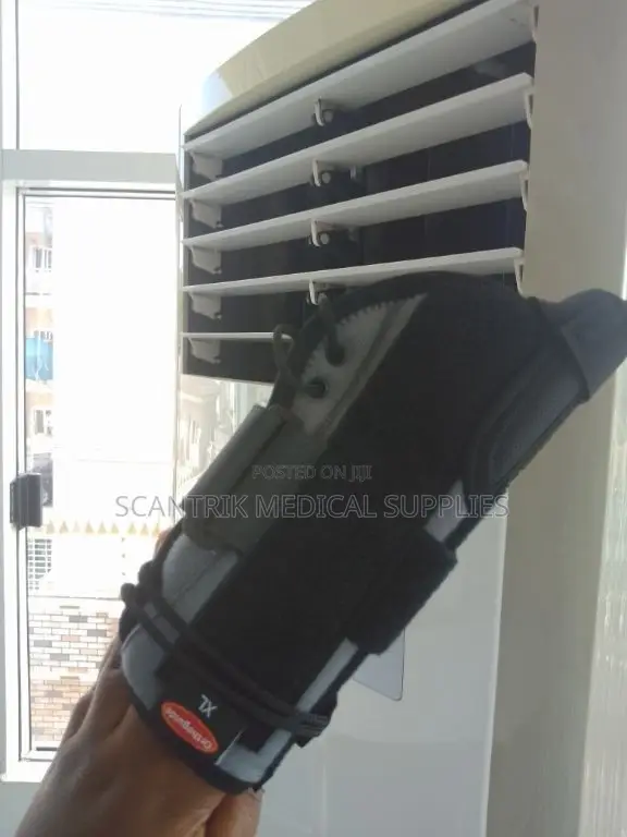 Wrist Splint With Integrated Thumb Support