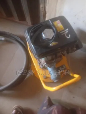 Poker Vibrating Machine