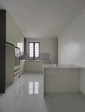 2bdrm Apartment in Lekki Phase 1 for rent
