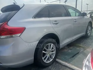 Toyota Venza LE 2011 Silver