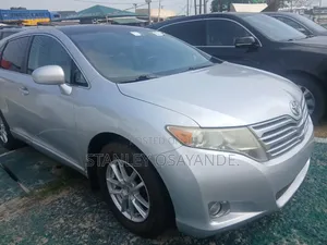 Toyota Venza LE 2011 Silver