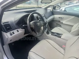 Toyota Venza LE 2011 Silver