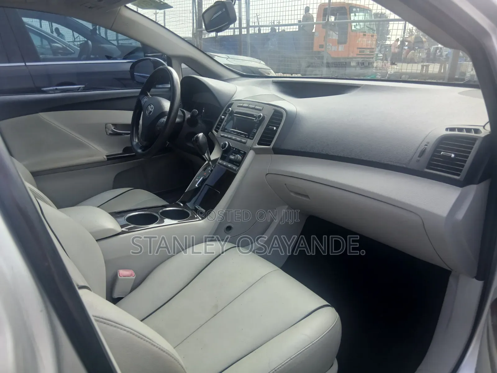 Toyota Venza LE 2011 Silver