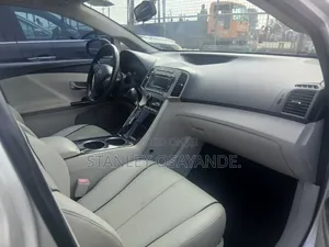Toyota Venza LE 2011 Silver