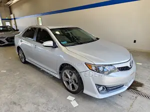 Toyota Camry SE V6 4dr Sedan (3.5L 6cyl 6A) 2012 Silver