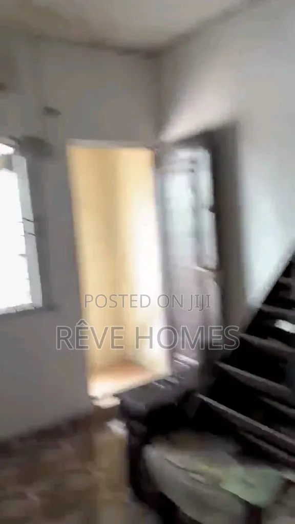 Mini Flat in Adekunle for rent