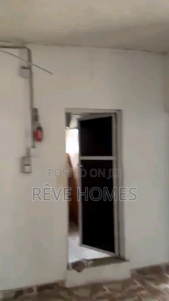 Mini Flat in Adekunle for rent
