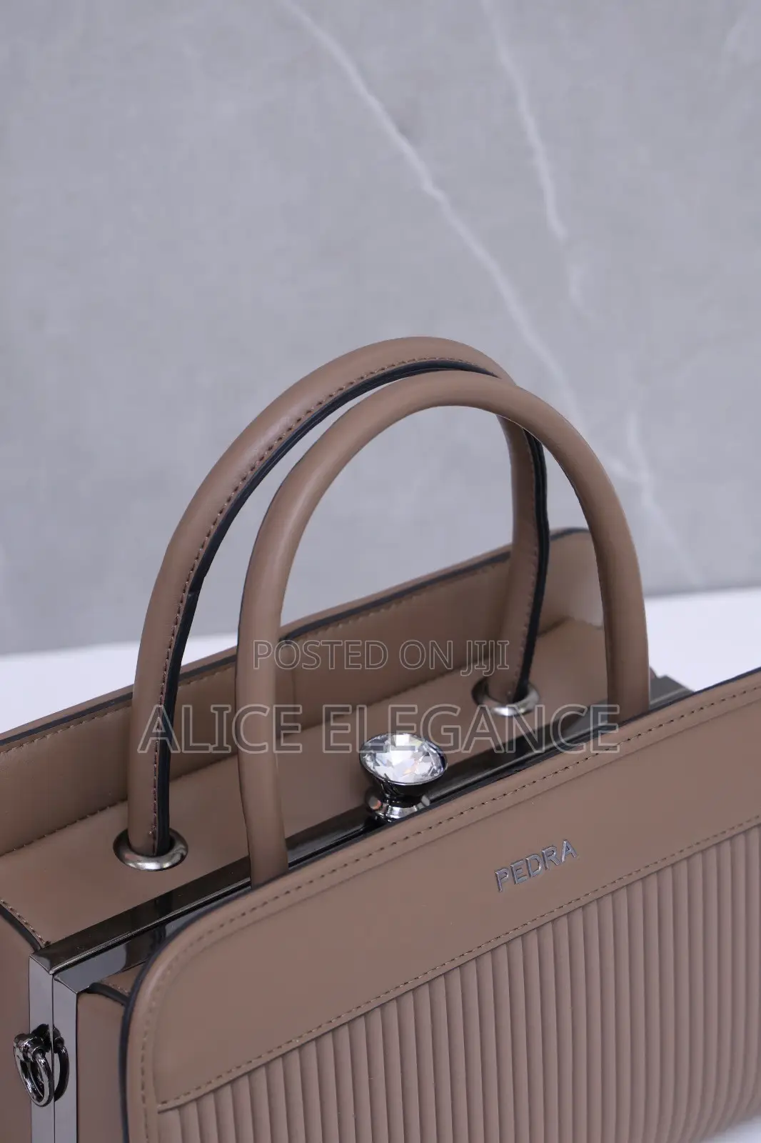 Pedra 2-in-1 Luxury Handbag Set – Beauty, Class & Elegance!