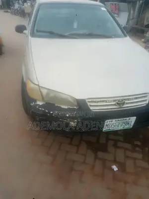 Toyota Camry 2001 Gold