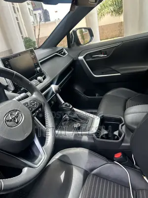 Toyota RAV4 LE 2021 Black