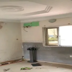 2bdrm Block of Flats in Adekunle for rent