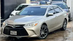 Toyota Camry XSE 4dr Sedan (3.5L 6cyl 6A) 2015 Gold