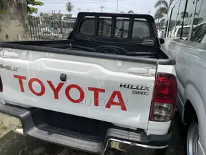 Toyota Hilux 2016 White
