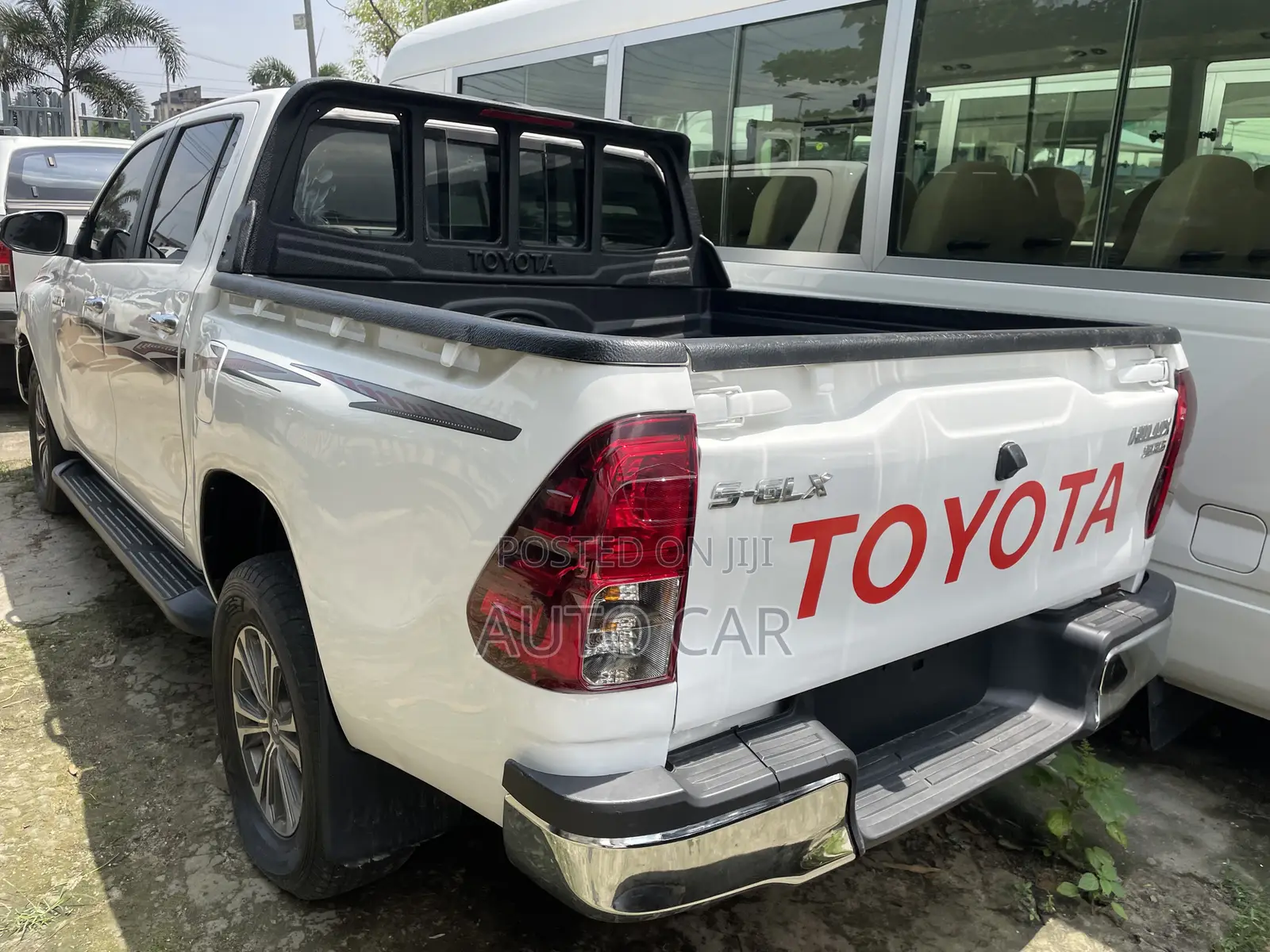 Toyota Hilux 2016 White