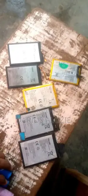 24 Working Lithium Cells - 18650, 20k & 10k + Phone Cells.
