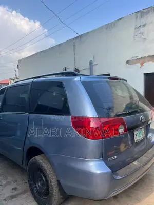 Toyota Sienna XLE 2005 Blue