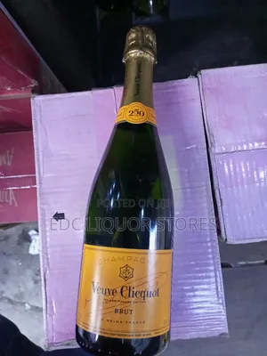 Veuve Cliquot Brut by 12 Bottles