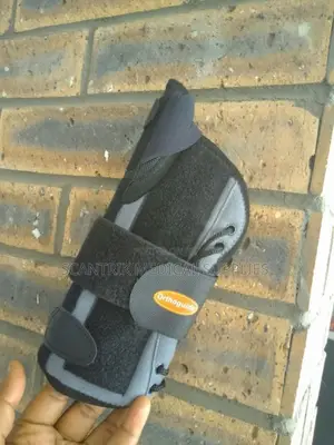 Orthopedic Wrist Brace With Thumb Control