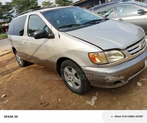 Toyota Sienna LE 2002 Silver
