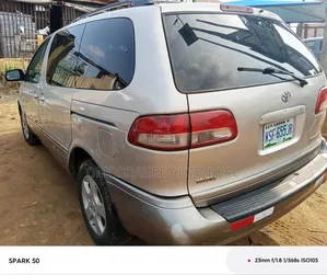 Toyota Sienna LE 2002 Silver