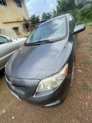 Toyota Corolla LE 4dr Sedan (1.8L 4cyl 4A) 2010 Gray