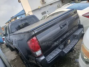 Toyota Tacoma 2017 Gray
