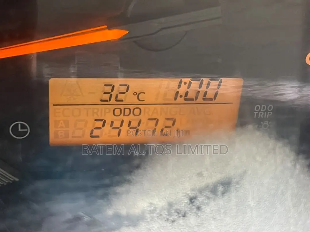 Toyota HiAce 2019 White