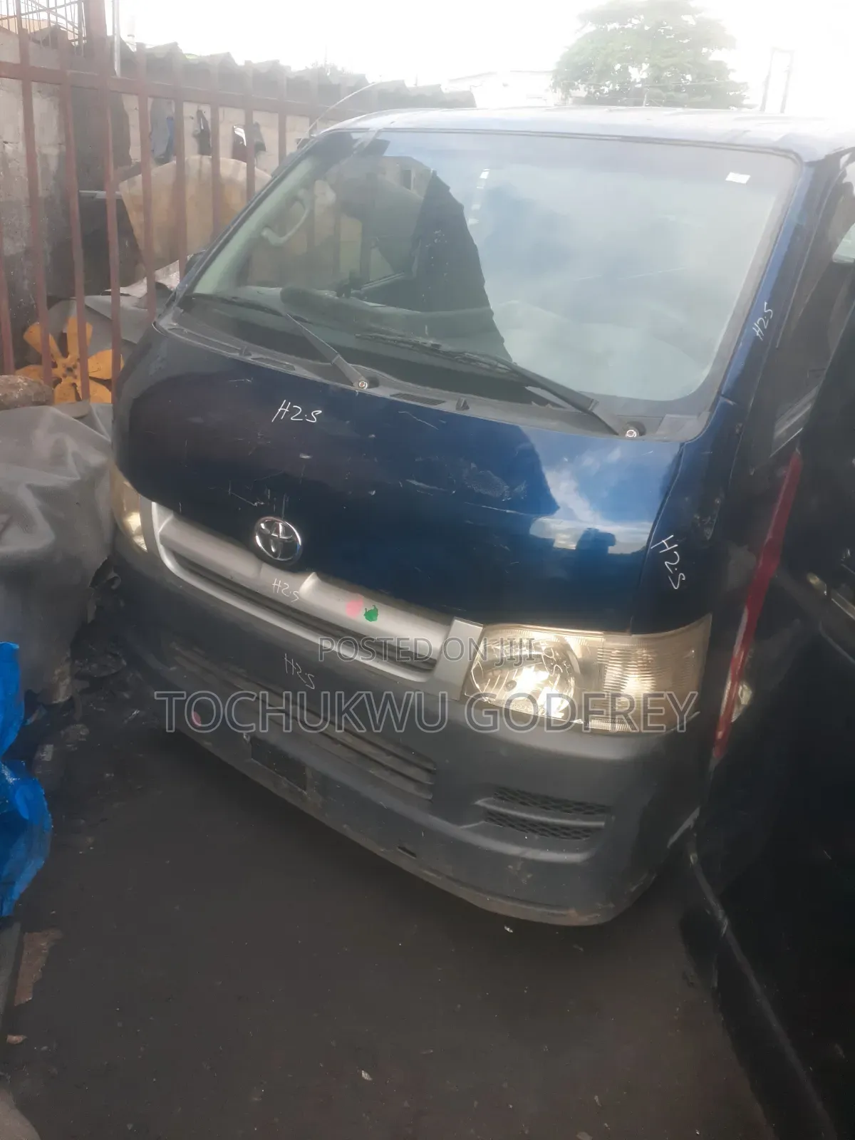 Toyota HiAce 2012 Blue