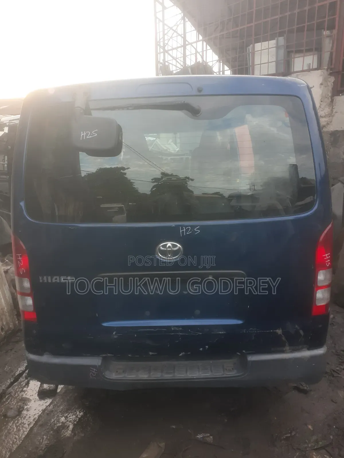 Toyota HiAce 2012 Blue