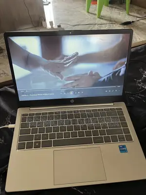 Laptop HP 14-ep0063 8GB Intel Core i5 SSD 512GB